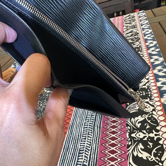 Louis Vuitton Black Epi Leather Sarah Long Wallet - Picture 13 of 15